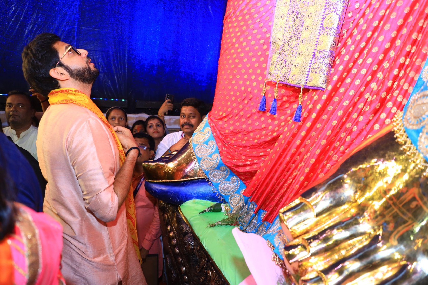 Ganesh Utsav 2022 Shiv Sena Leader Aditya Thackeray Visited Various Supporters home and Lalbagh Cha Raja With Ex CM Uddhav Thackeray