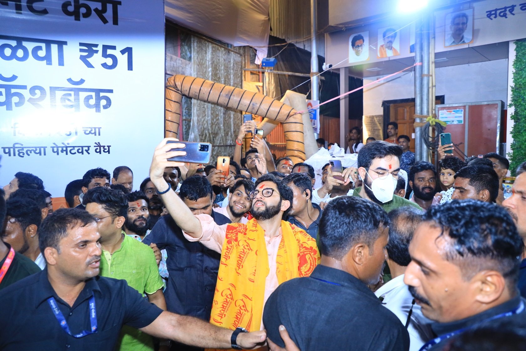 Ganesh Utsav 2022 Shiv Sena Leader Aditya Thackeray Visited Various Supporters home and Lalbagh Cha Raja With Ex CM Uddhav Thackeray