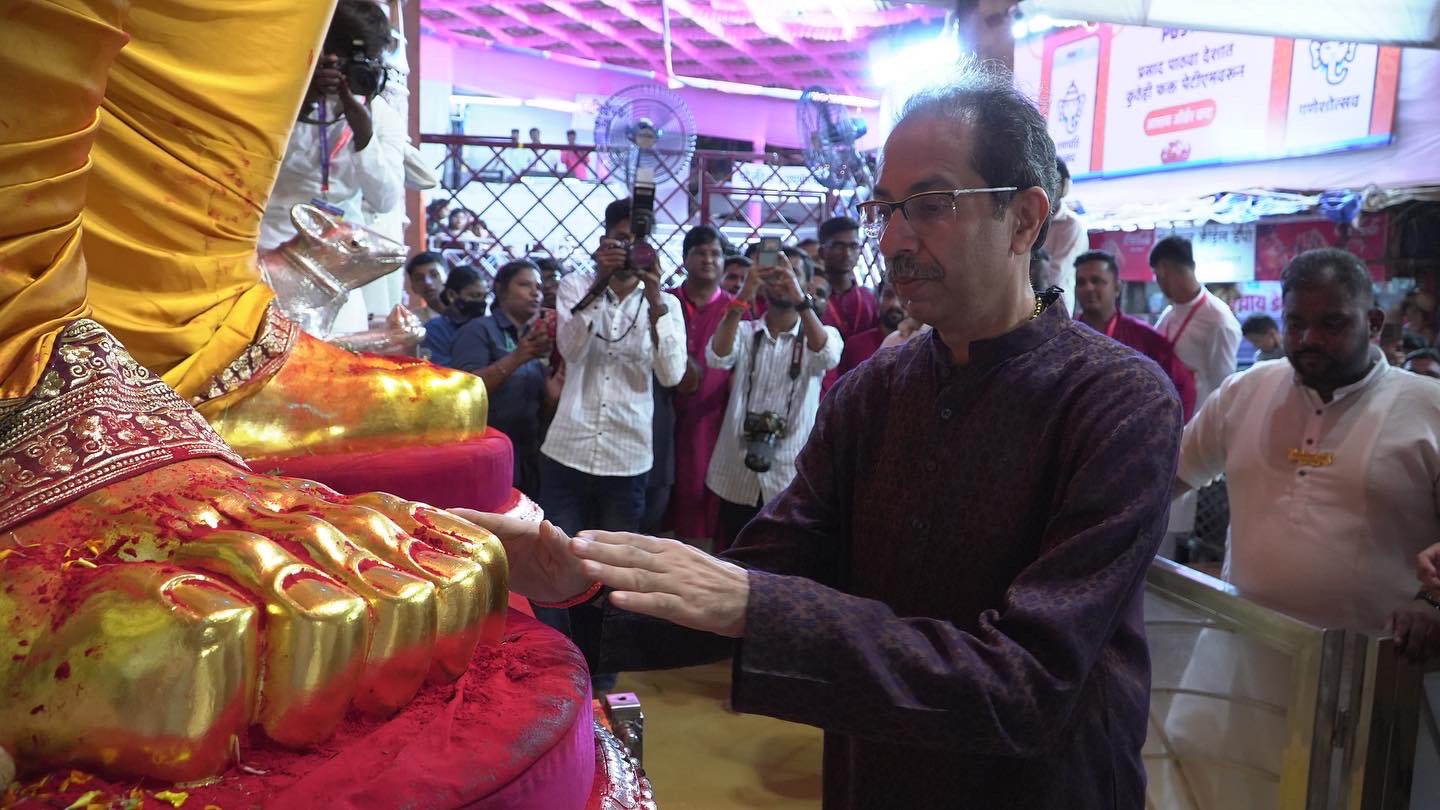 Ganesh Utsav 2022 Shiv Sena Leader Aditya Thackeray Visited Various Supporters home and Lalbagh Cha Raja With Ex CM Uddhav Thackeray