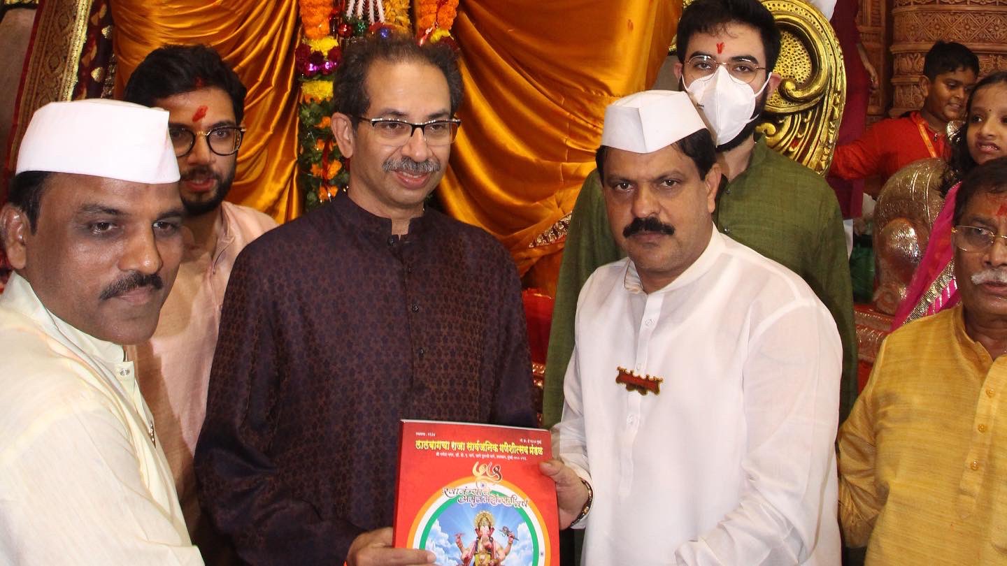 Ganesh Utsav 2022 Shiv Sena Leader Aditya Thackeray Visited Various Supporters home and Lalbagh Cha Raja With Ex CM Uddhav Thackeray