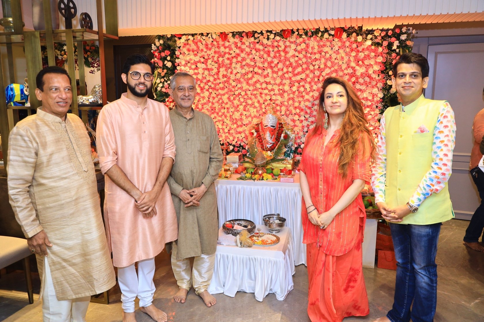 Ganesh Utsav 2022 Shiv Sena Leader Aditya Thackeray Visited Various Supporters home and Lalbagh Cha Raja With Ex CM Uddhav Thackeray