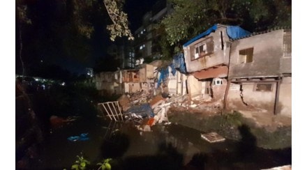 At Vileparle seven huts were washed away in the drain