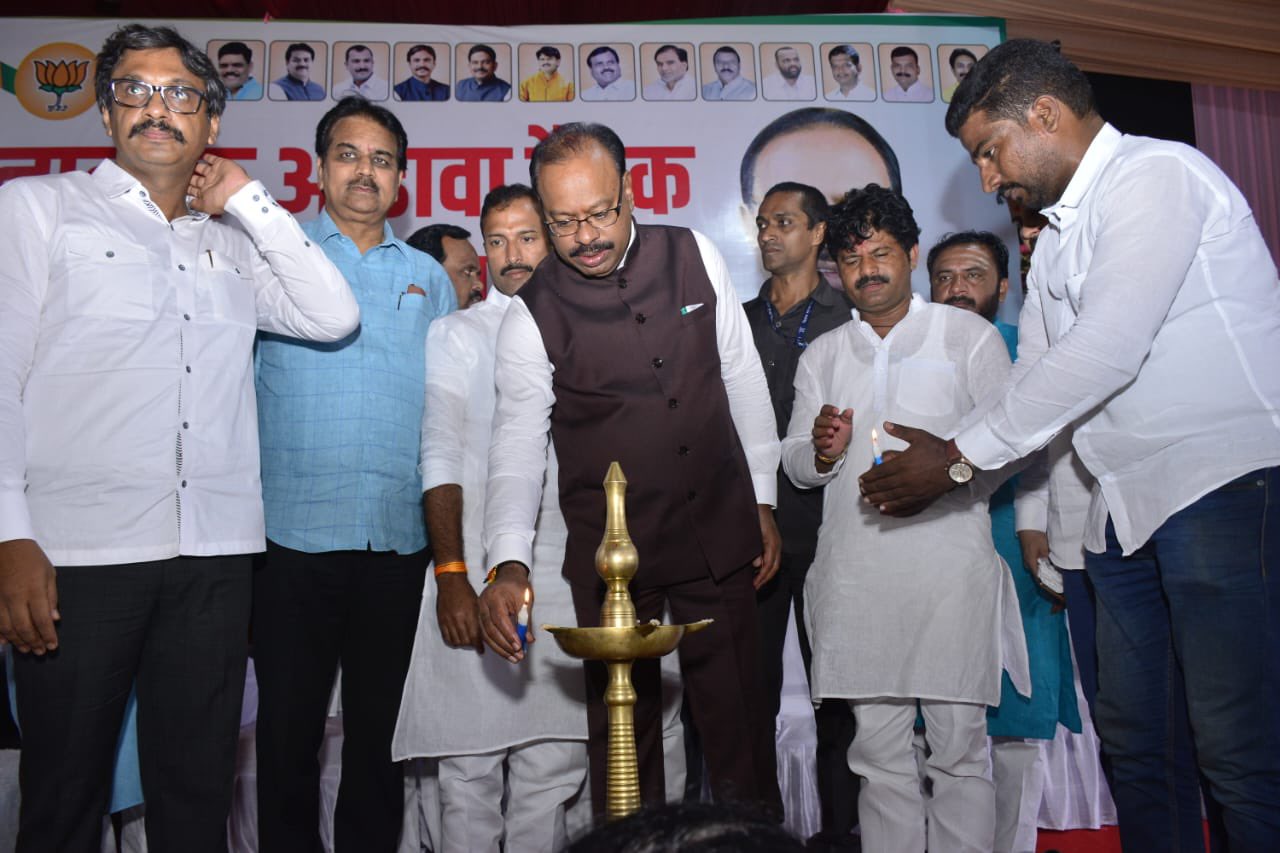 भाजपाचे प्रदेशाध्यक्ष चंद्रशेखर बावनकुळे आज बारामती दौऱ्यावर असून तिथे बोलताना बावनकुळेंनी भाजपाच्या ‘मिशन बारामती’चीही घोषणा केली. बारामतीत दौऱ्यात त्यांनी भाजपाची आढावा बैठक घेतली असून विविध कार्यक्रमांना हजेरी लावली आहे.