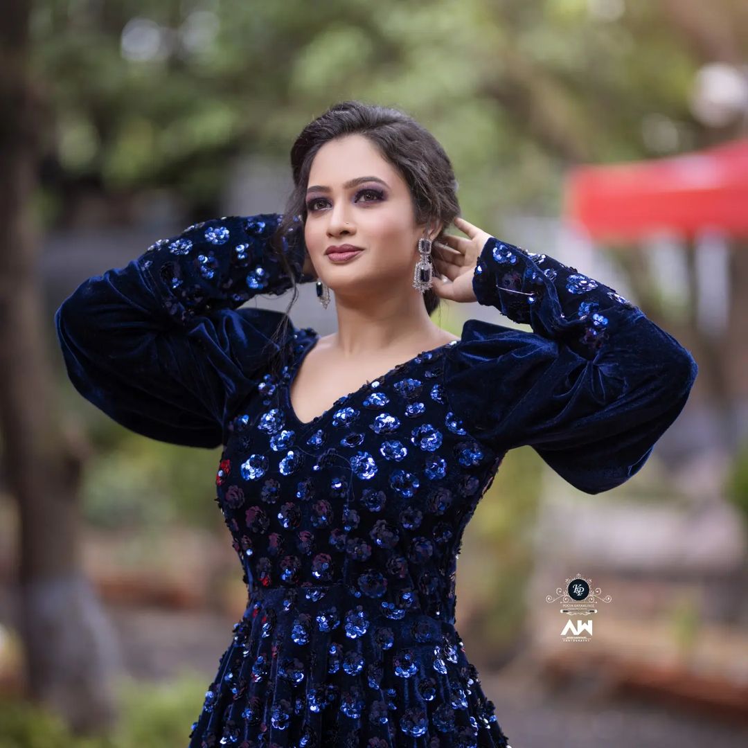 Girija Prabhu Glamorous Photoshoot