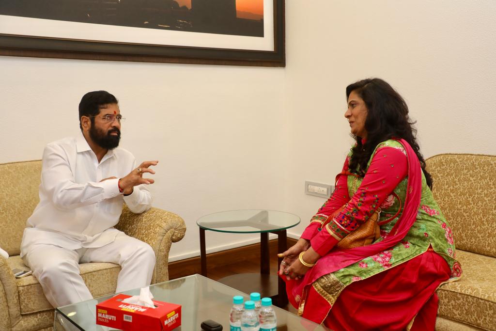 Vamanrao Mahadik Daughater Hemangi Mahadik Meets Chief Minister Eknath Shinde 