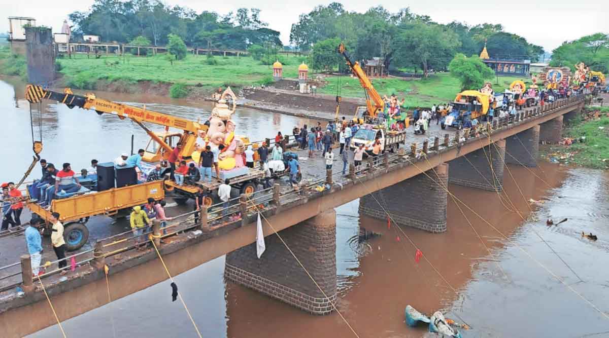 ganesh idol immersion in panchaganga