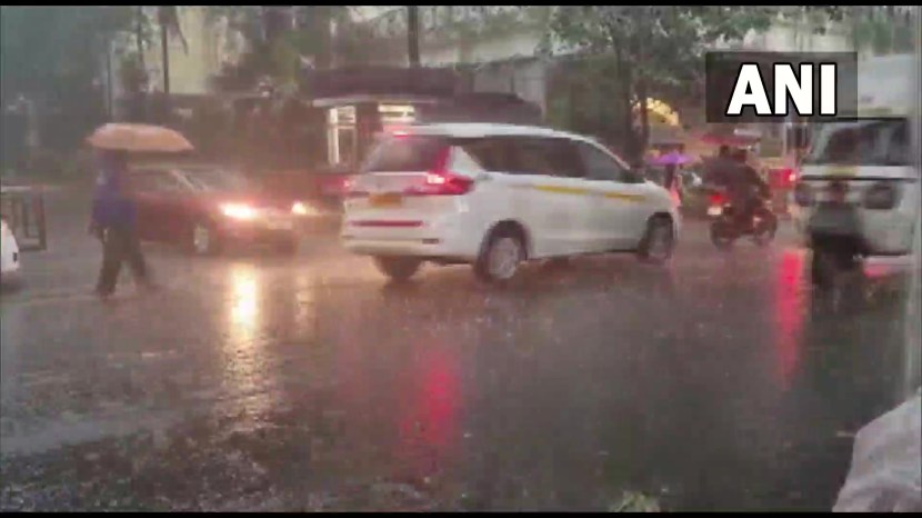नवी मुंबई,, ठाणे परिसरात विजेच्या कडकडासह पाऊस पडतोय.