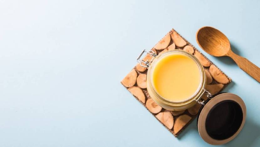 Milk and Ghee: दुधात तूप मिसळून पिण्याची परंपरा फार जुनी आहे.