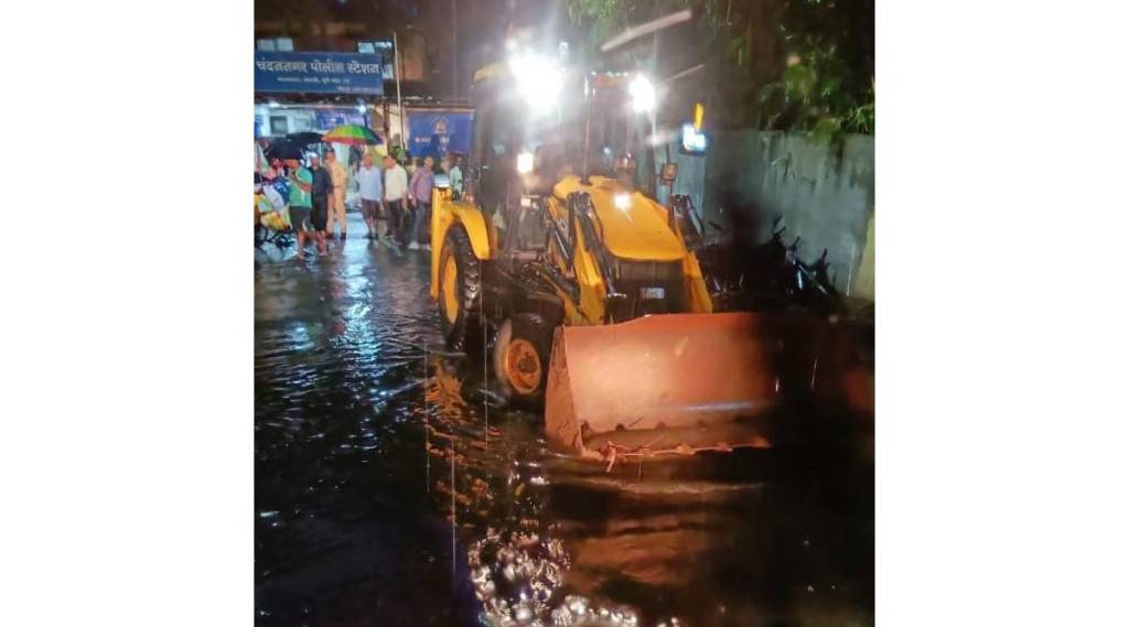 पुणे शहरात तीन तासात ढगफुटी सदृश्य पाऊस ; चंदननगर पोलिस स्टेशनमध्ये पाणी शिरले