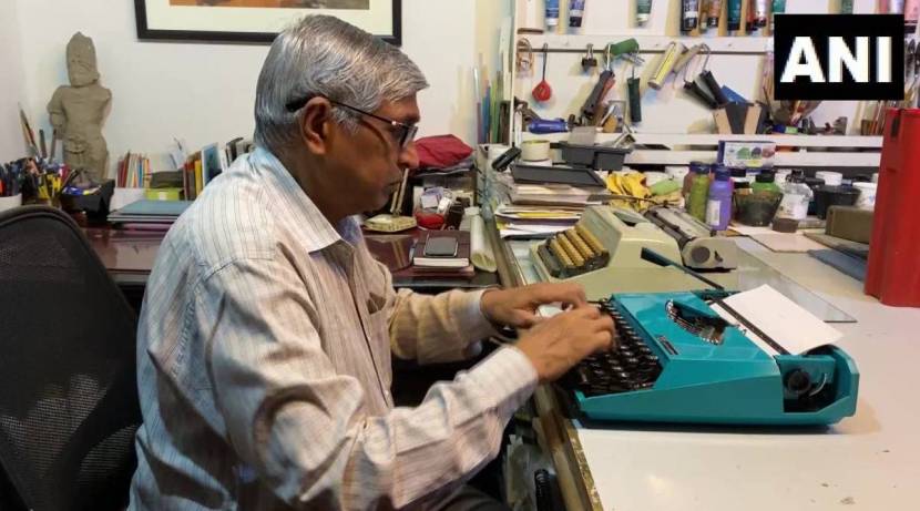 राजेश शर्मा यांचे वडील माधव प्रसाद शर्मा जिल्हा न्यायालयाबाहेर टायपिंगचे काम करायचे. त्यांच्या कामातूनच टाईपरायटर्सचा संग्रह करण्याची प्रेरणा राजेश यांना मिळाली.