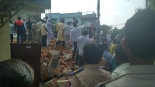 seventy years old building collasped ghutkala ward in chandrapur