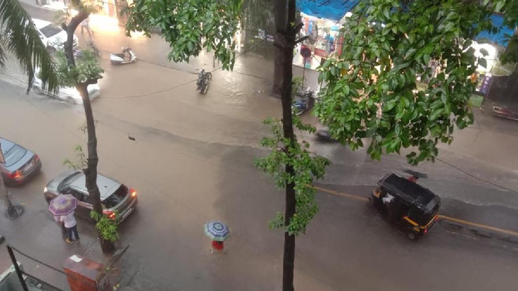 Rain with lightning in Thane