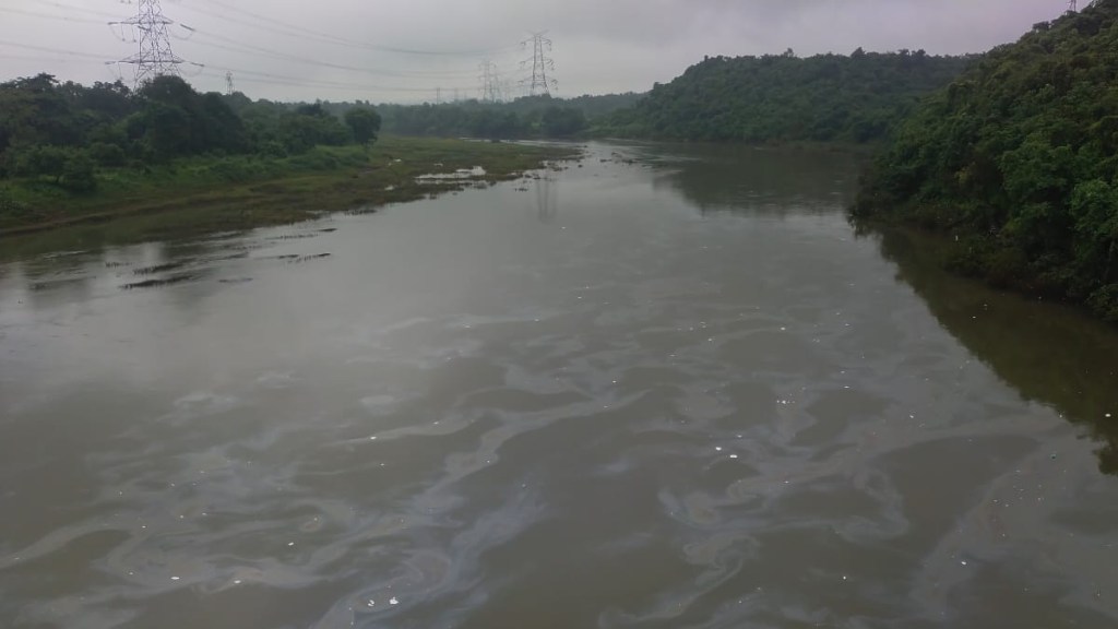 Chemical bleaching on water of river Bhatsa in Kalyan