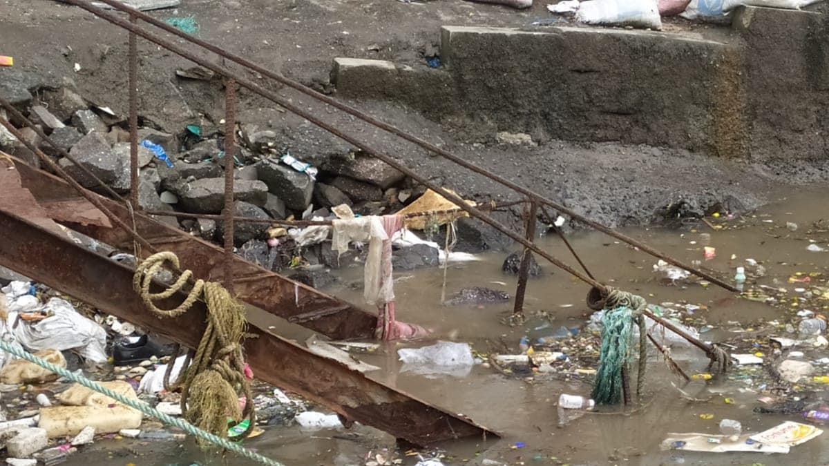 water pollution problem is serious in millions tone garbage coming in to the sea uran navi mumbai