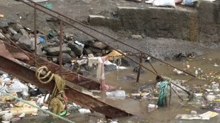 water pollution problem is serious in millions tone garbage coming in to the sea uran navi mumbai