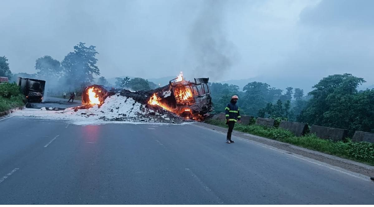 Burning on Mumbai Ahmedabad highways accident of truck container in palghar