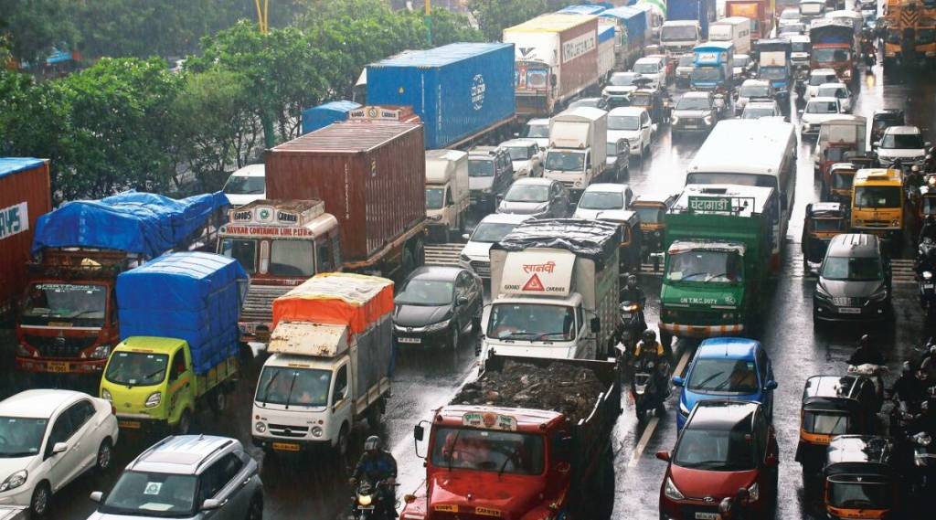 traffic jam in Thane due to potholes and heavy rain ( File Image )