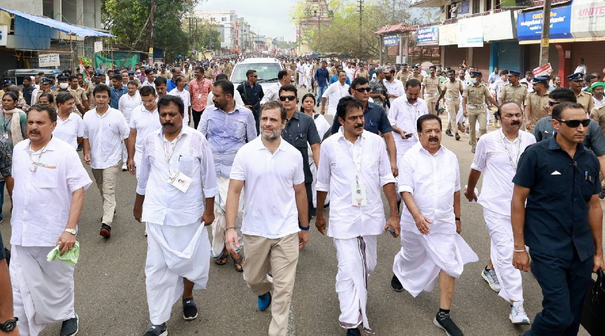 दरम्यान, राहुल गांधी काँग्रेस अध्यक्षपदाच्या निवडणुकीपासून अद्यापही दूर आहेत.