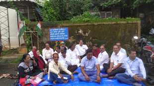 agatiton by former member of the Zilla Parishad to get help to the citizens who suffered due to Hetwane water pipe burst