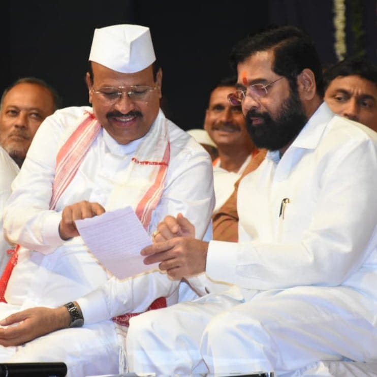 cm eknath shinde Deputy cm Devendra Fadanvis scold Abdul sattar and other ministers in cabinet meeting scsg 91