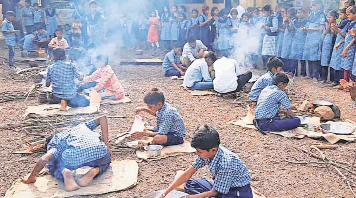 Cooking knowledge to students,