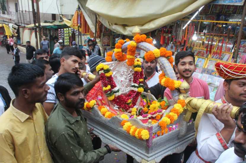 देवीची पालखीचीही मिरवणूक काढण्यात आली.