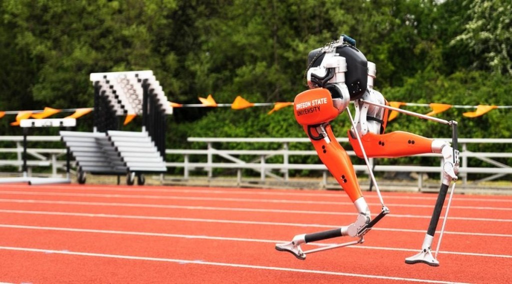 रोबोटने केवळ इतक्या सेकंदात पार केले १०० मीटर अंतर, गिनीज बूकमध्ये नोंद, पाहा व्हिडिओ