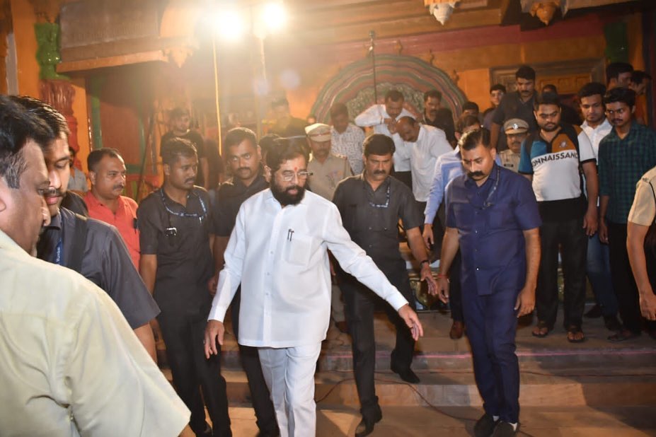 cm eknath shinde visits tembhi naka navratri 2022 photos