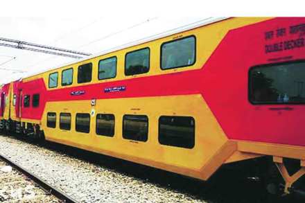 मुंबई : कोकणात जाणाऱ्या ‘डबल डेकर’ची ओळख काळाच्या पडद्याआड