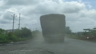 Dust on Uran road vehicle-owners-suffering