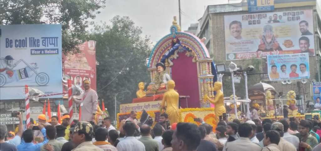 In pune ganesh immersion procession is still going on