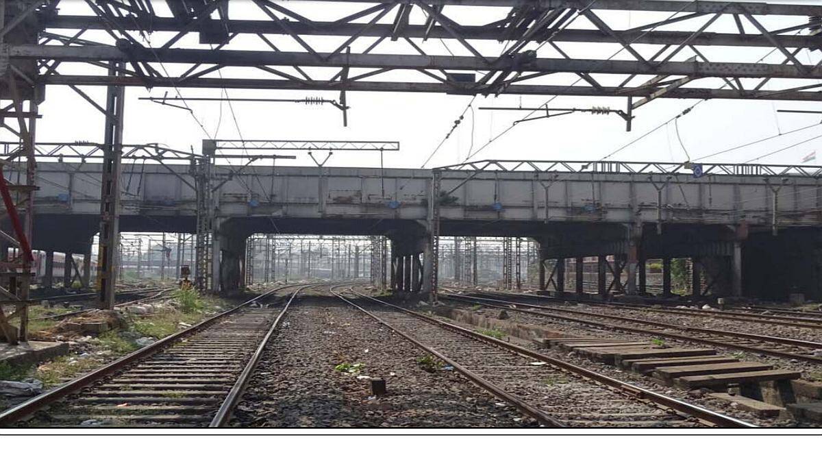 Demolition of Karnak flyover started The bridge will be demolished in three months