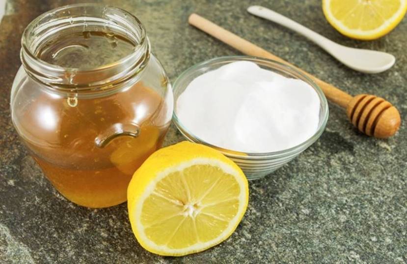 वजन कमी करण्यासाठी सुरूवातीला पाणी गरम करा, नंतर त्यात लिंबू आणि मध घाला. यानंतर मिश्रण चांगले मिसळून त्याचे सेवन करा. व्यायामानंतर या मिश्रणाचे सेवन करा.