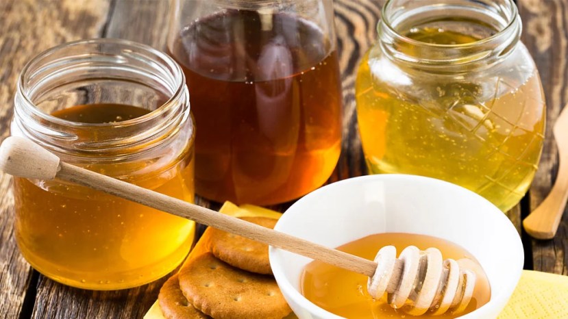 जेव्हा तुम्ही रिफाइंड मध घेता तेव्हा त्यात अतिरिक्त कॅलरीज असतात, ज्यामुळे वजन वाढण्याची भीती असते.
