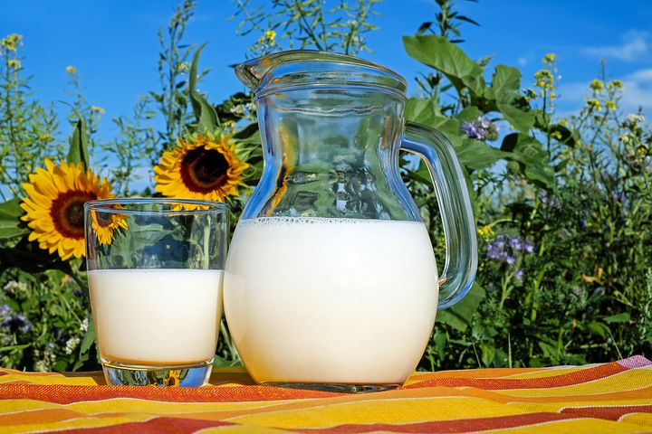 दूध: दूध हे कॅल्शियमचा खजिना आहेच पण त्यात आयोडीनचेही प्रमाण मुबलक असते. आयोडीनचे प्रमाण स्थिर करण्यासाठी नियमित दुधाचे सेवन करावे.