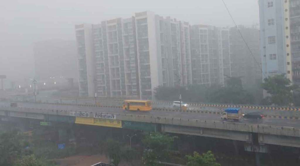 नवी मुंबईत विजेच्या कडकडाटासह सलग दुसऱ्या दिवशी जोरदार पाऊस ; ऐरोली दिघ्यात सर्वाधिक पाऊस, रस्ते वाहतूक मंदावली