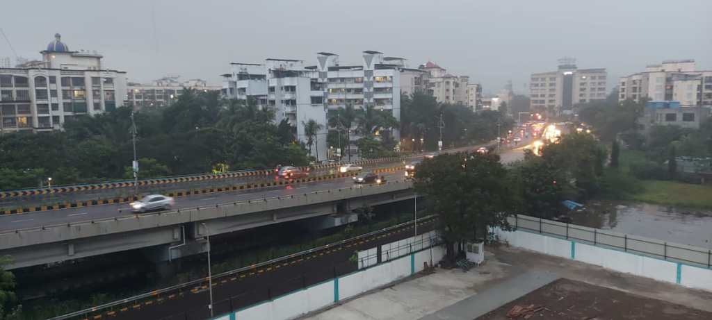 After the light of the vehicles on the road, the street lights flash navi mumbai