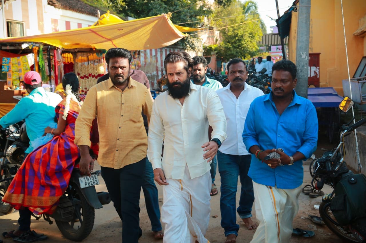 south indian superstar Chiyaan Vikram attends household helper sons wedding photo viral