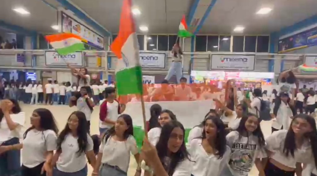 मुंबई : चर्चगेट रेल्वे स्थानकात रंगला विद्यार्थ्यांचा नृत्याविष्कार