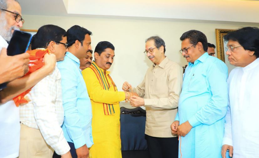 uddhav thackeray and mahant sunil maharaj