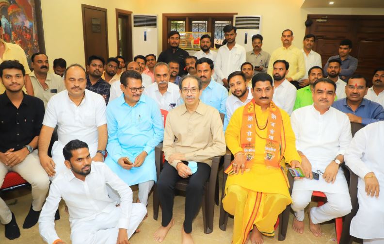 uddhav thackeray and mahant sunil maharaj