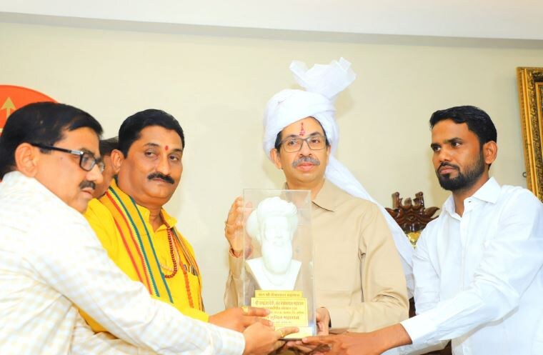 uddhav thackeray and mahant sunil maharaj