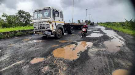 Increase in potholes on Dronagiri to Pagote sea highway due to CIDCO's neglect uran navi mumbai