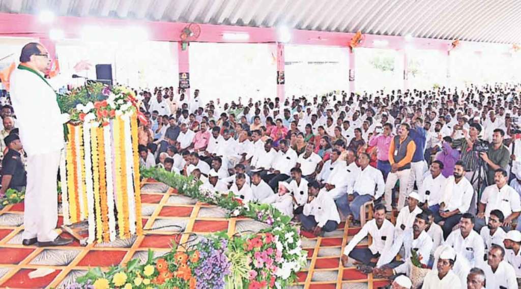 राहुरी येथे रविवारी झालेल्या कार्यक्रमात महसूलमंत्री राधाकृष्ण विखे यांचे भाषण झाले.