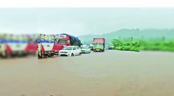 राष्ट्रीय महामार्गावरील वाहतुकीचा वेग मंदावला; वाहतूक कोंडीने चालक, प्रवाशांचे हाल