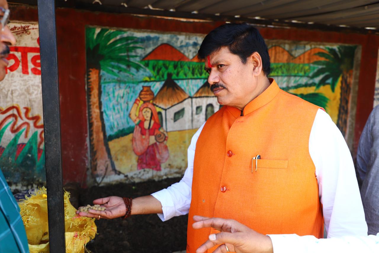 Ujjain MP Anil Firojiya completes Nitin Gadkari challenge