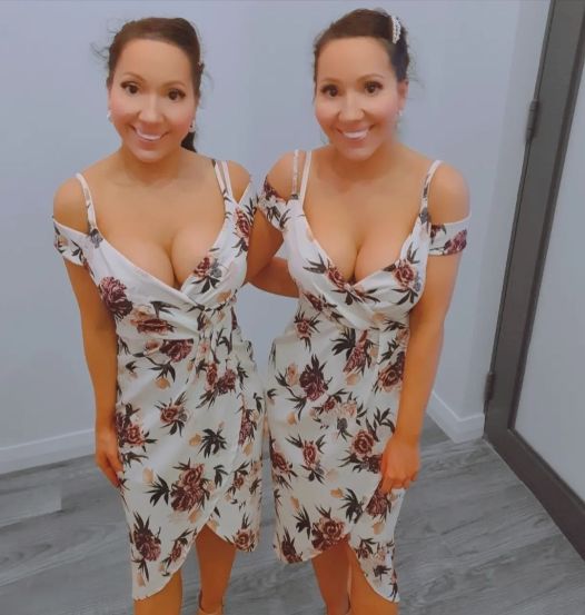जुळ्या बहिणी त्यांचे प्रत्येक फोटो इन्स्टाग्रामवर खास कॅप्शनसह पोस्ट करतात. ज्यामध्ये ती अनेकदा लिहिते की 'चांगल्या गोष्टी तीनसोबत येतात'.