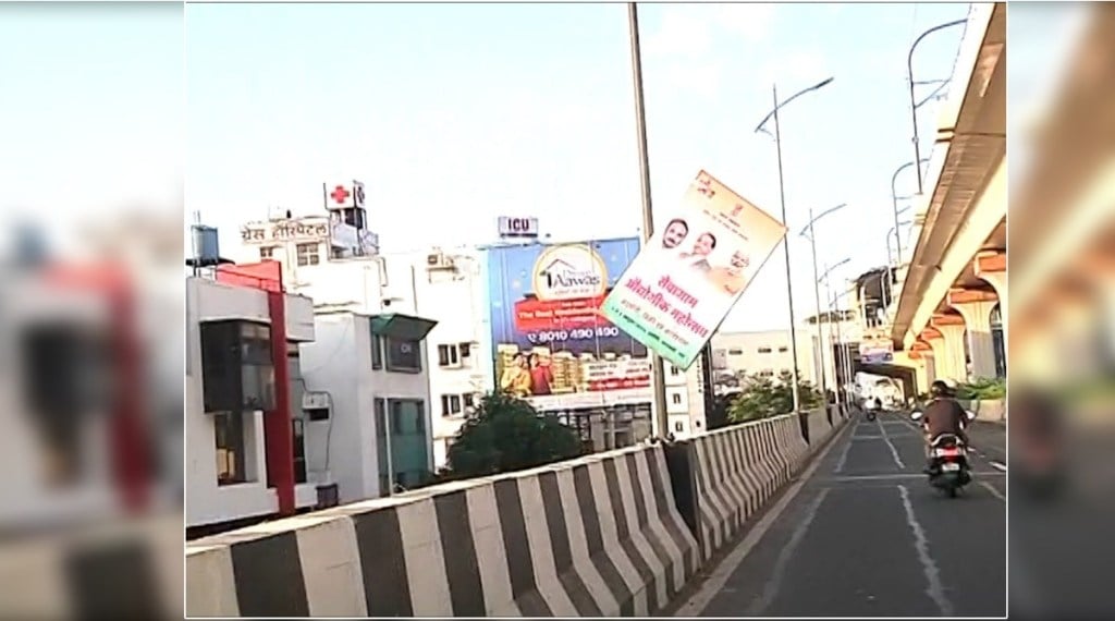 The panels on the double-decker flyovers on Wardha Marg are in a dangerous condition 91