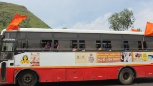 A bus from Shinde Group from Nashik to Mumbai for the meeting