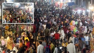 Citizens rush to buy in the market on the occasion of Diwali